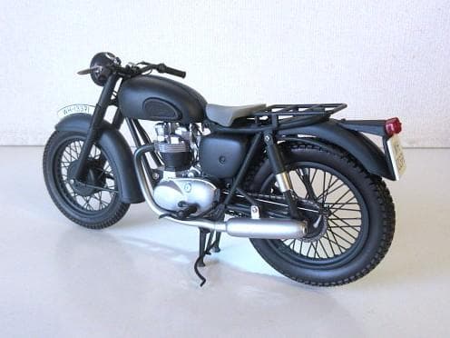 MINICHAMPS (1/12) トライアンフ TR6 Trophy「大脱走」