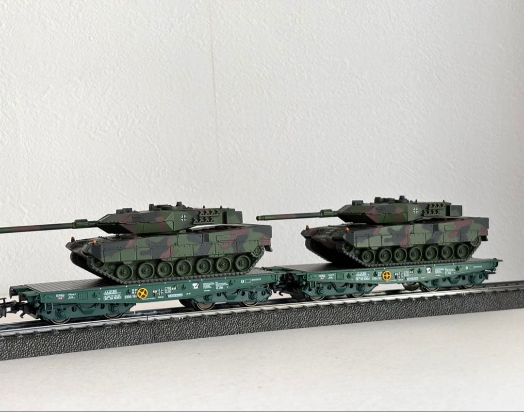 新品　メルクリン　ドイツ軍　レオパルド　2A6 戦車　運搬車　ラスト1両‼️