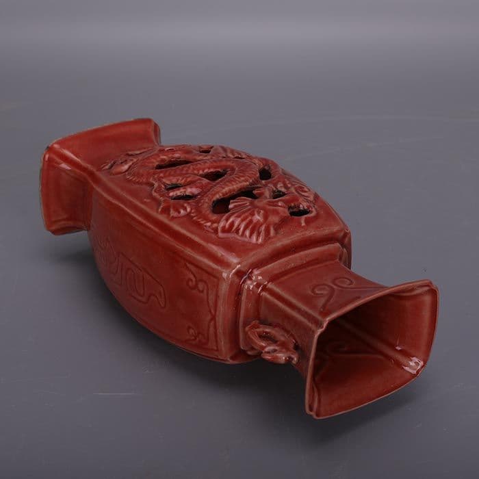 薪窯紅釉二重透かし彫り竜両耳扁瓶  現代工芸品 美術品 置物