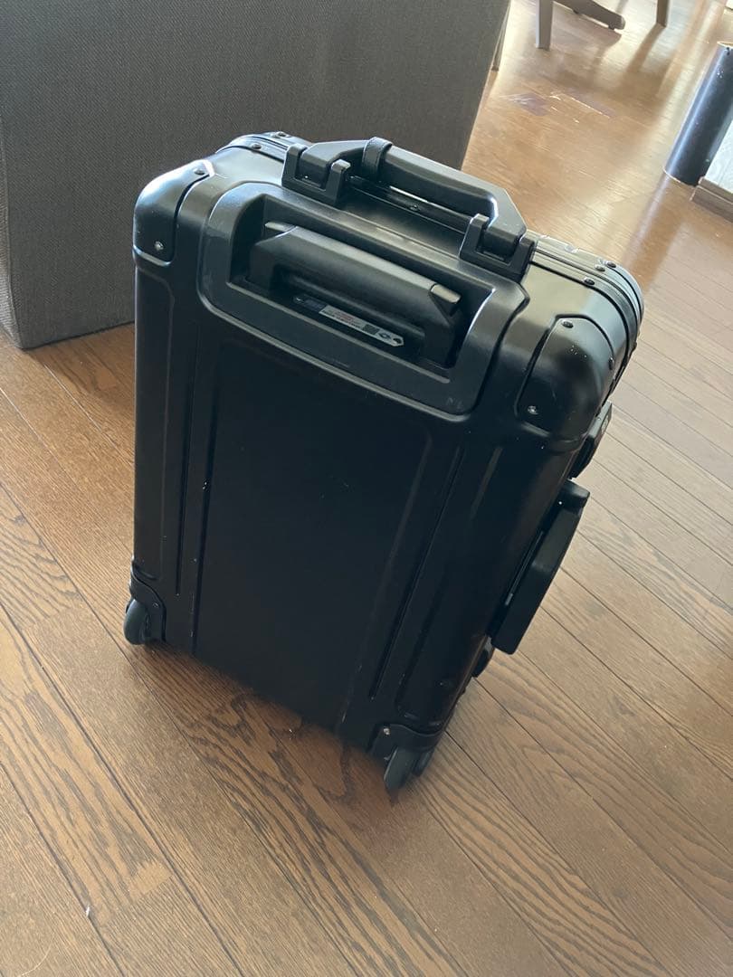 ゼロハリバートン アルミ キャリーバッグ スーツケース 機内持ち込み可能 黒