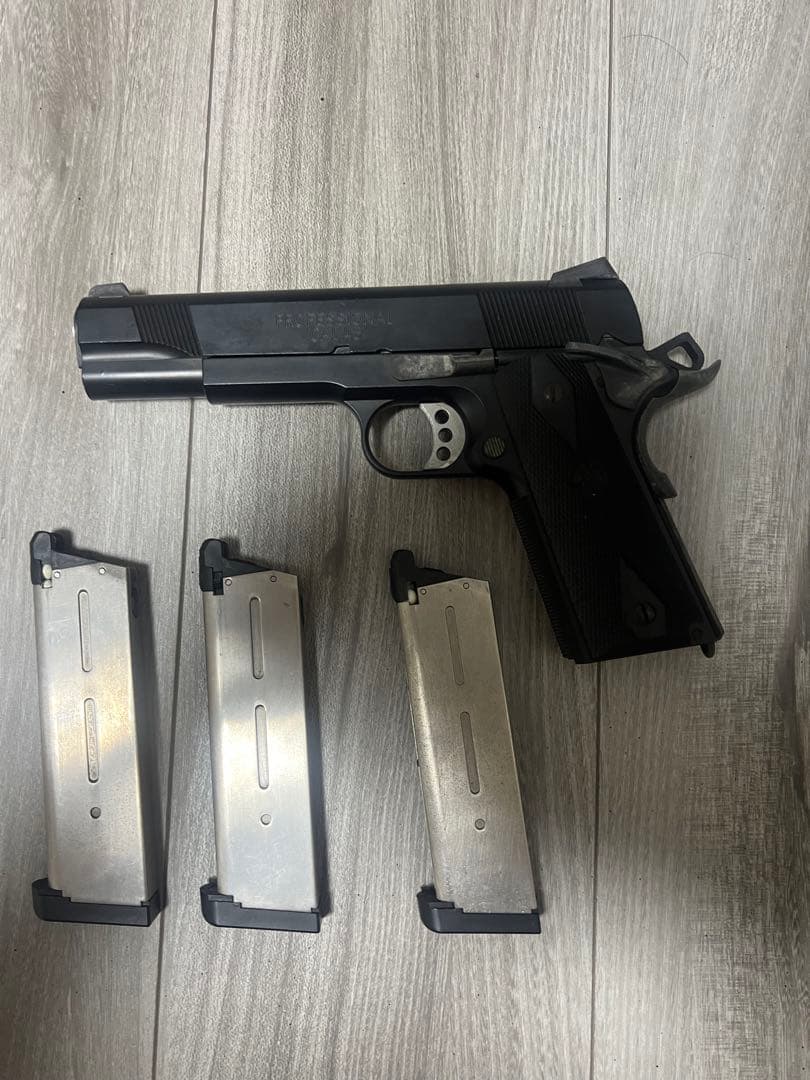 M.E.Uピストル 社外チャンバー マガジン3つ付き