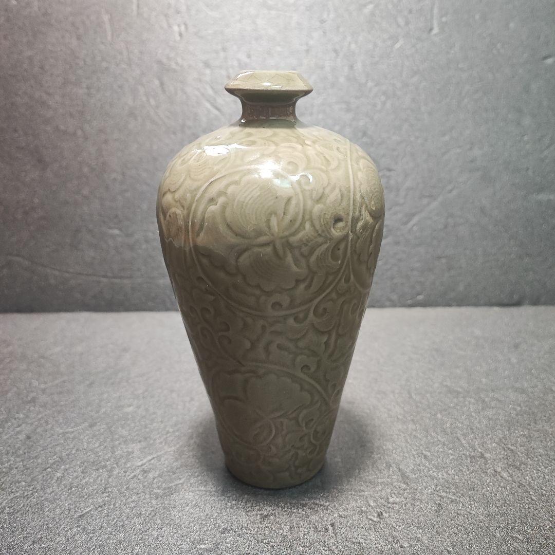 花瓶　一輪挿し　アンティーク　中国骨董　北宋景徳鎮　青磁　梅瓶　陰刻花唐草