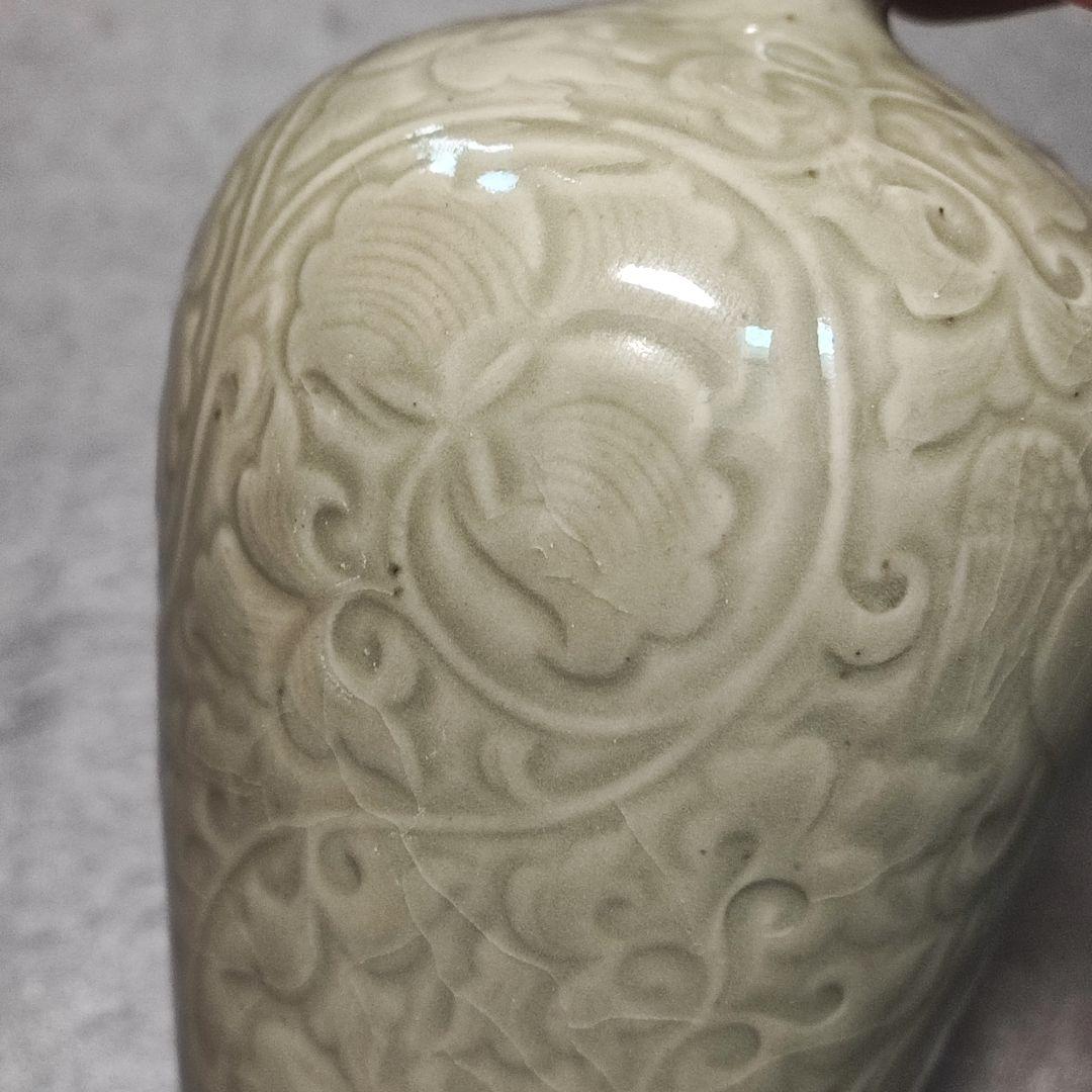 花瓶　一輪挿し　アンティーク　中国骨董　北宋景徳鎮　青磁　梅瓶　陰刻花唐草