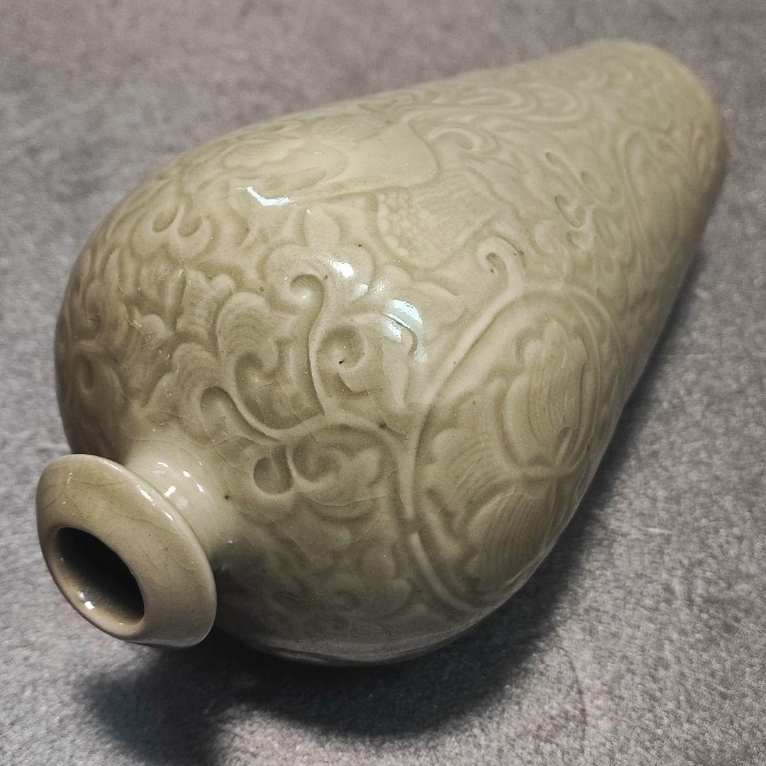 花瓶　一輪挿し　アンティーク　中国骨董　北宋景徳鎮　青磁　梅瓶　陰刻花唐草