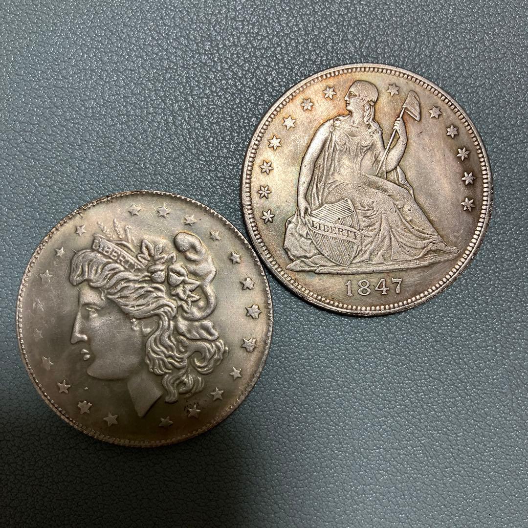 外国の銀貨二枚