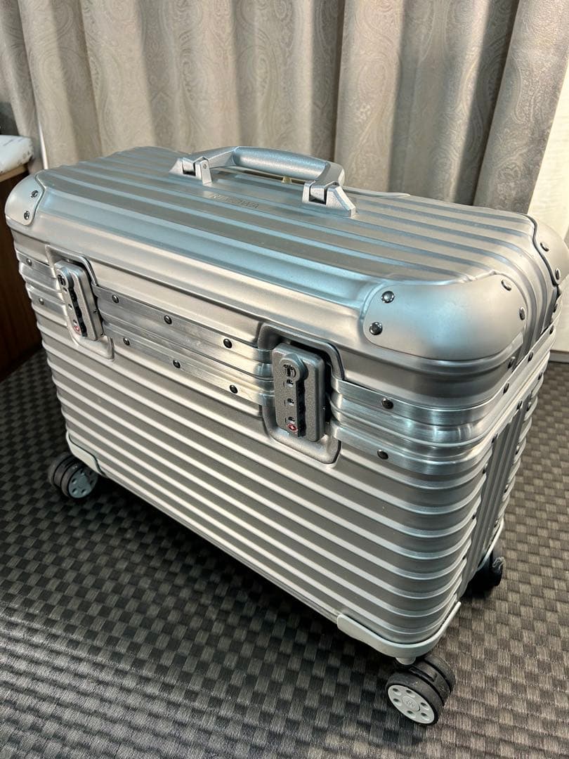 SlimShady です♪ RIMOWA リモワ　オリジナル　パイロット