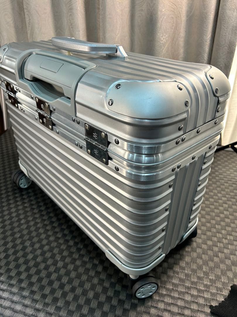 SlimShady です♪ RIMOWA リモワ　オリジナル　パイロット