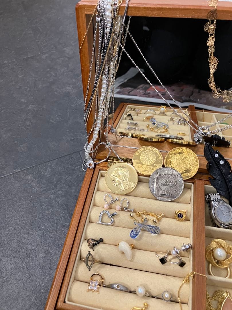 遺品整理 指輪 ネックレス イヤリング 腕時計　ブローチ カフス 金盃