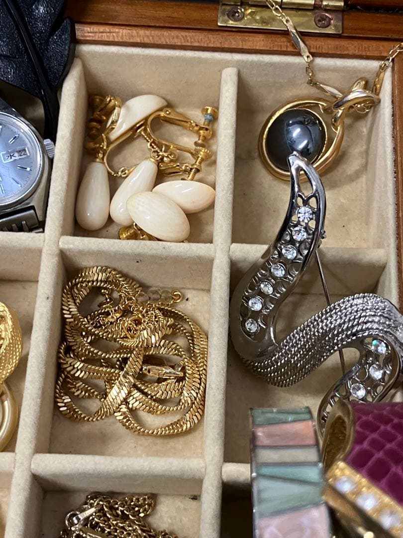 遺品整理 指輪 ネックレス イヤリング 腕時計　ブローチ カフス 金盃