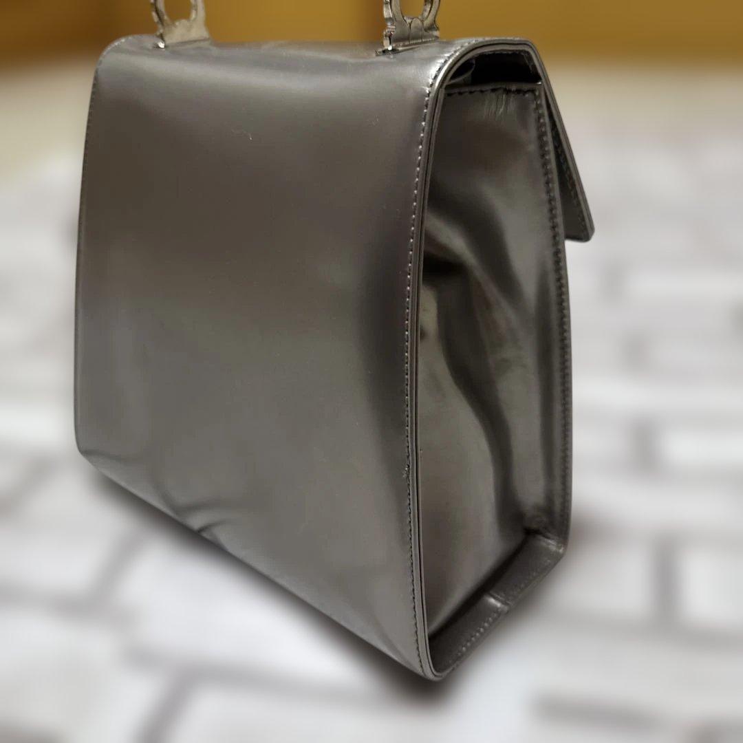 フェラガモ　￼シルバー　￼ミニバッグ