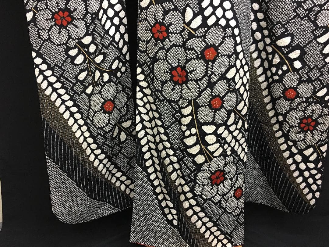 総絞り 黒地 下り藤枝葉花 振袖 黒金全通柄袋帯 振袖単品