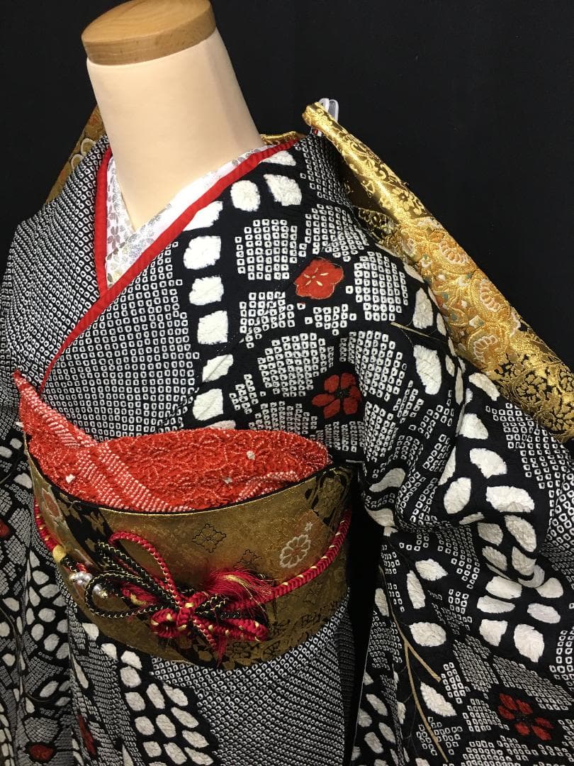 総絞り 黒地 下り藤枝葉花 振袖 黒金全通柄袋帯 振袖単品