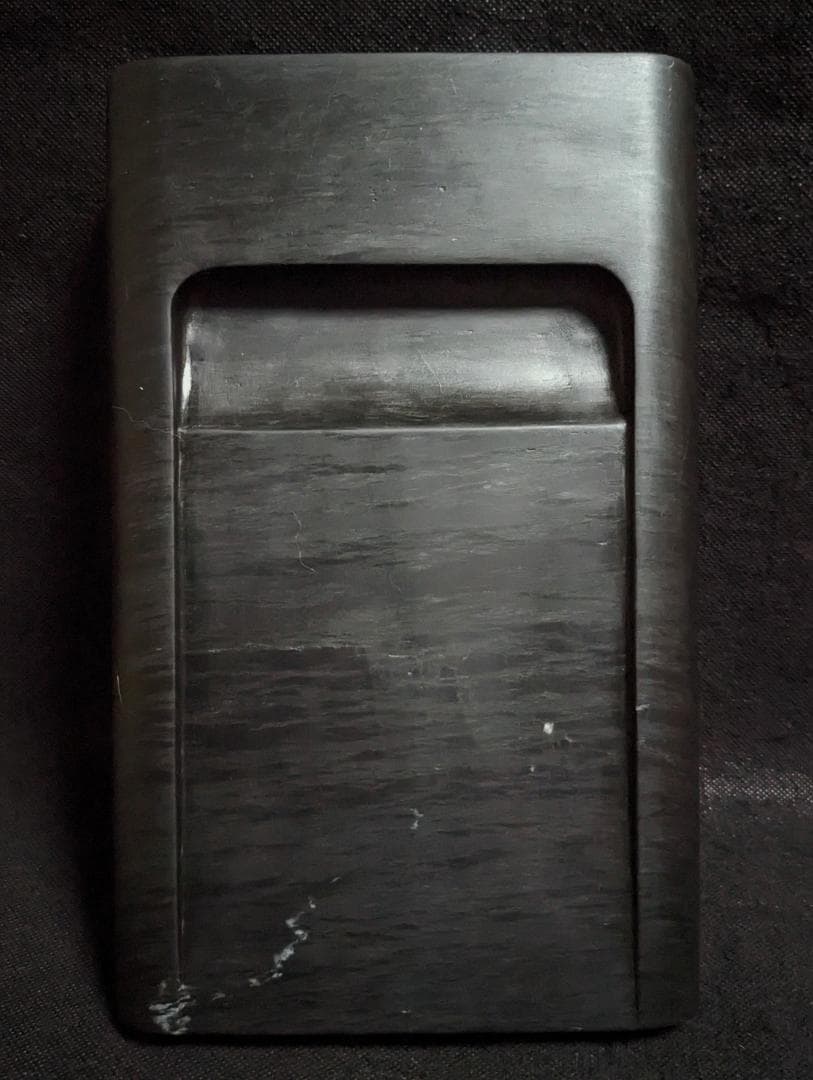 【ヘコ】　　◆歙州抄手硯（水波眉子紋・銀花紋／十吋／唐木箱）◆書画筆6本