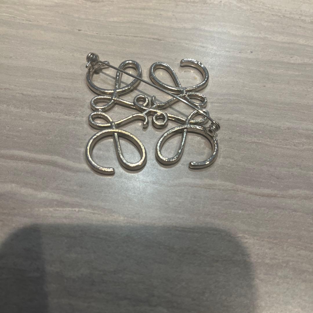 ロエベ ブローチ シルバー