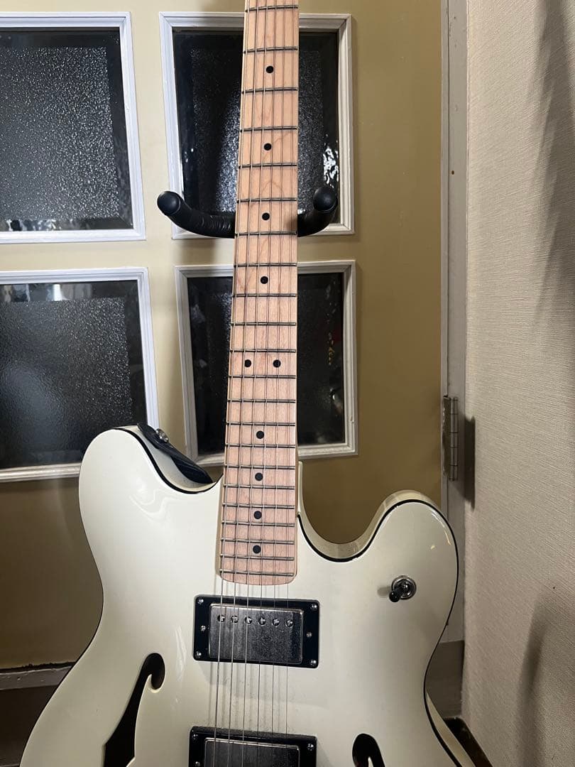 Squier Starcaster セミホロウボディ ホワイト