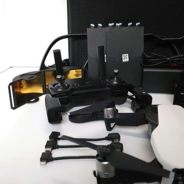 ドローン DJI MAVIC AIR (白）フルセットケース付き