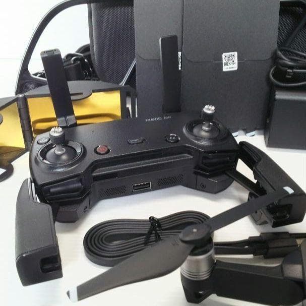 ドローン DJI MAVIC AIR (白）フルセットケース付き