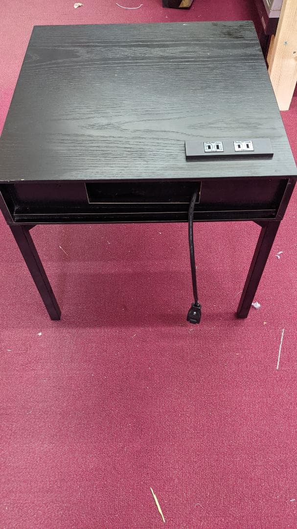 CASSINA IXC ベッドサイドテーブル