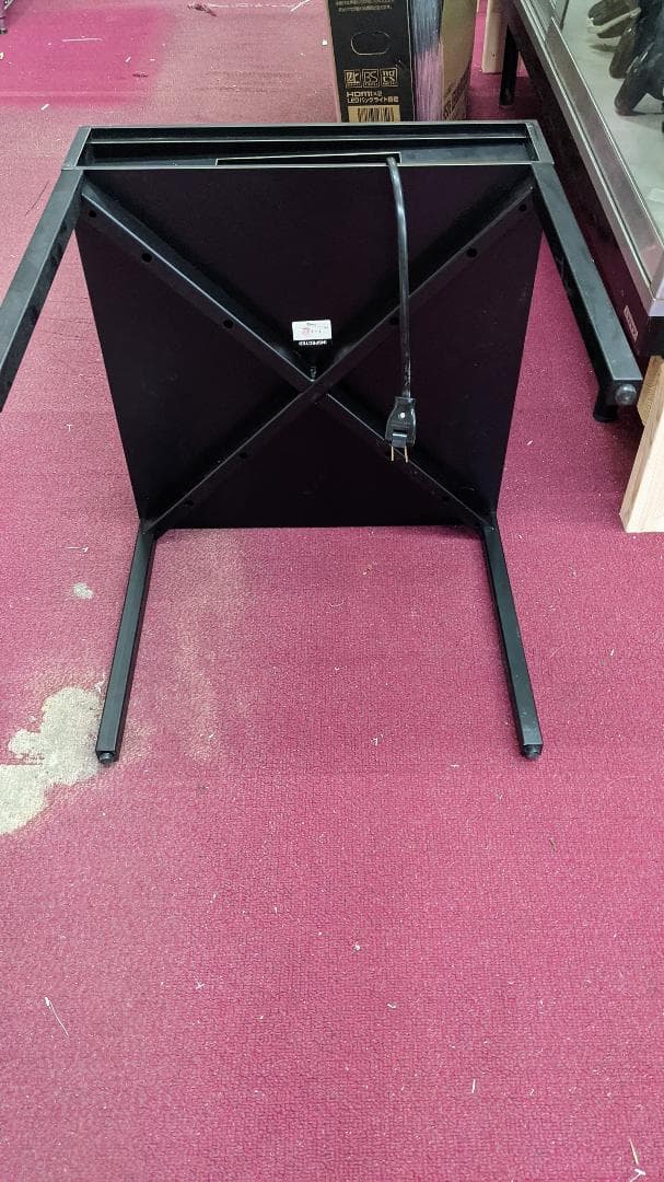 CASSINA IXC ベッドサイドテーブル