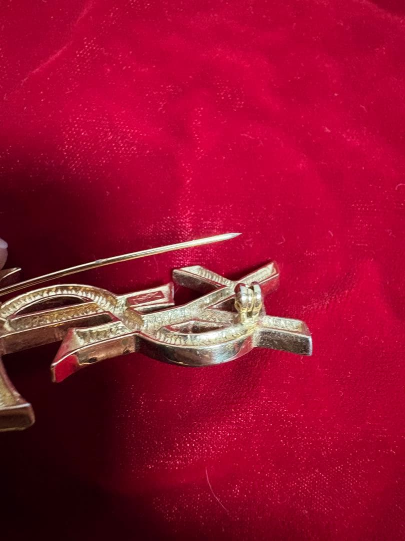 YSL イヴ・サンローラン ヴィンテージ ブローチ サンローラン ゴールド　ロゴ