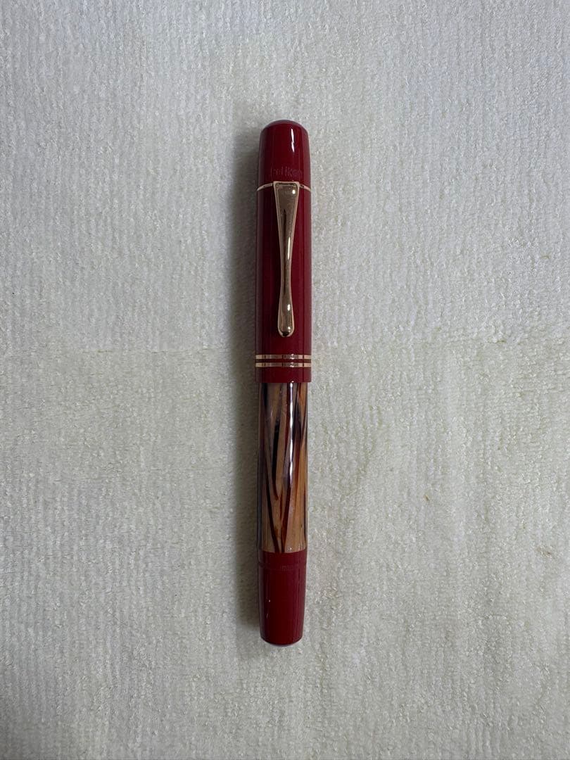 Pelikan 赤い万年筆