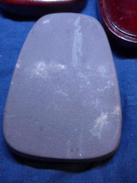 景色の良い硯。木の箱付きです