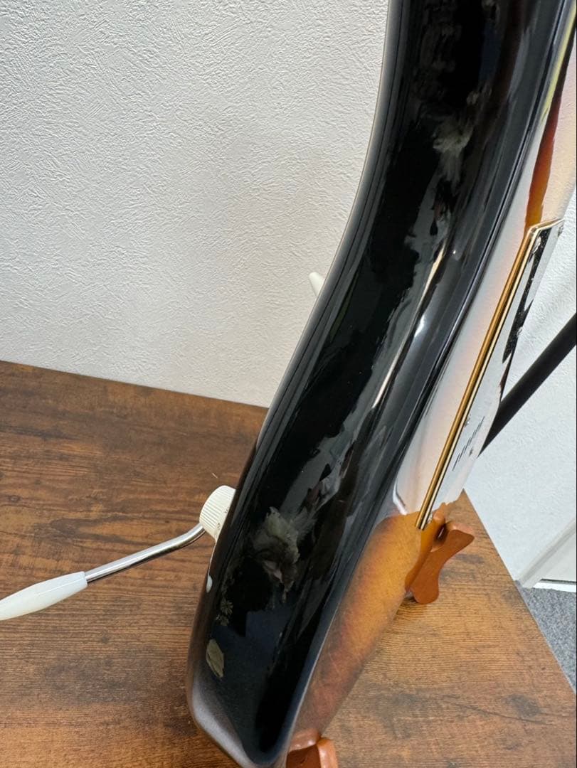 Squier ストラトキャスター サンバースト/ピックガードブラック