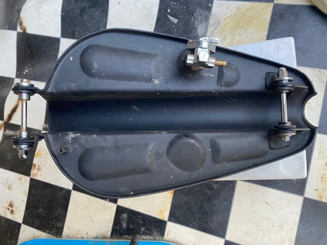 ヘイスト250｜タンク｜艶消しブラック　タンクアップステー付き