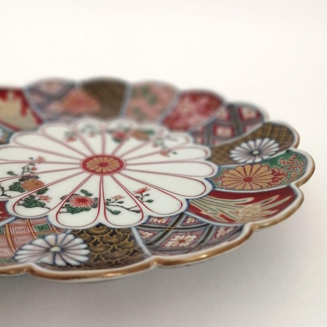 大聖寺伊万里　金襴手　16弁菊花形　色絵金彩　6寸皿