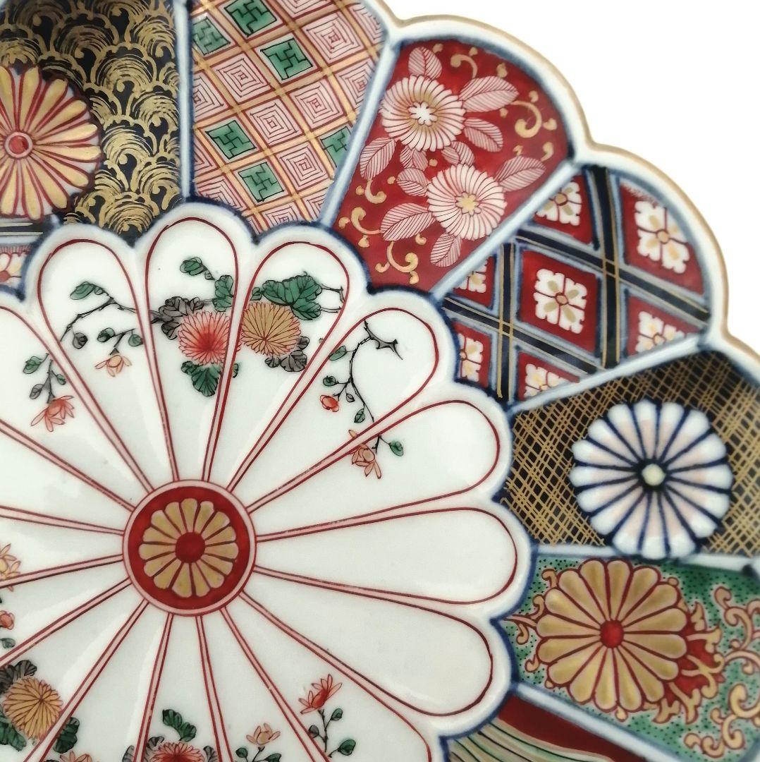 大聖寺伊万里　金襴手　16弁菊花形　色絵金彩　6寸皿