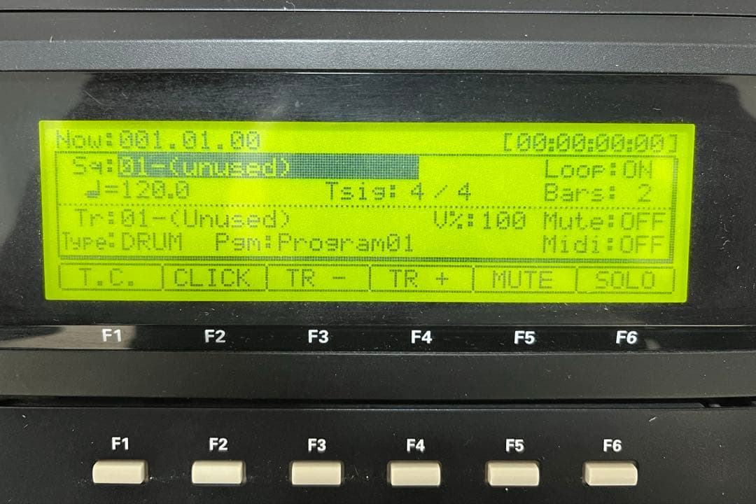 AKAI MPC2500サンプラー　road readyケース付き