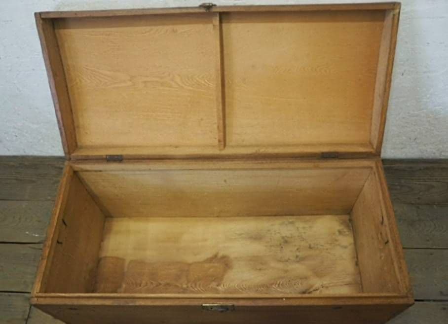 1051 アンティーク　木製トランク　木箱　収納ケース　センターテーブル　レトロ