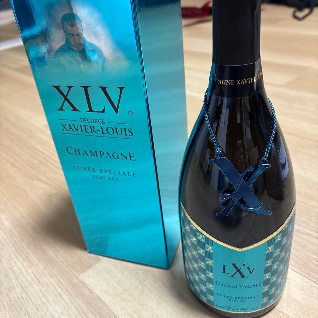 LXIV Champagne Spéciale Demi-Sec 青　ブルー