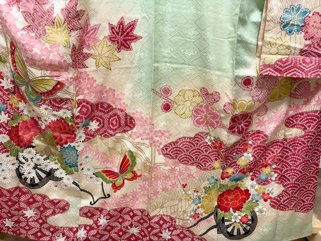 A5 レトロ 蝶に花々 刺繍 金銀彩 薄緑 正絹 袷 振袖 着物 成人式 K19