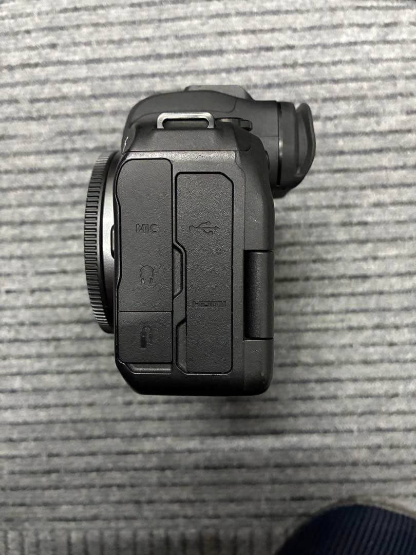 Canon EOS R6 本体と付属品