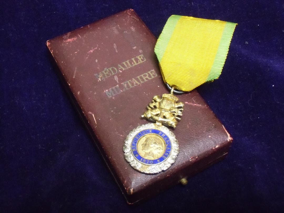 Ｆフランス軍＊１８７０年＊銀製＊ミリタリーメダル＋箱（実物）