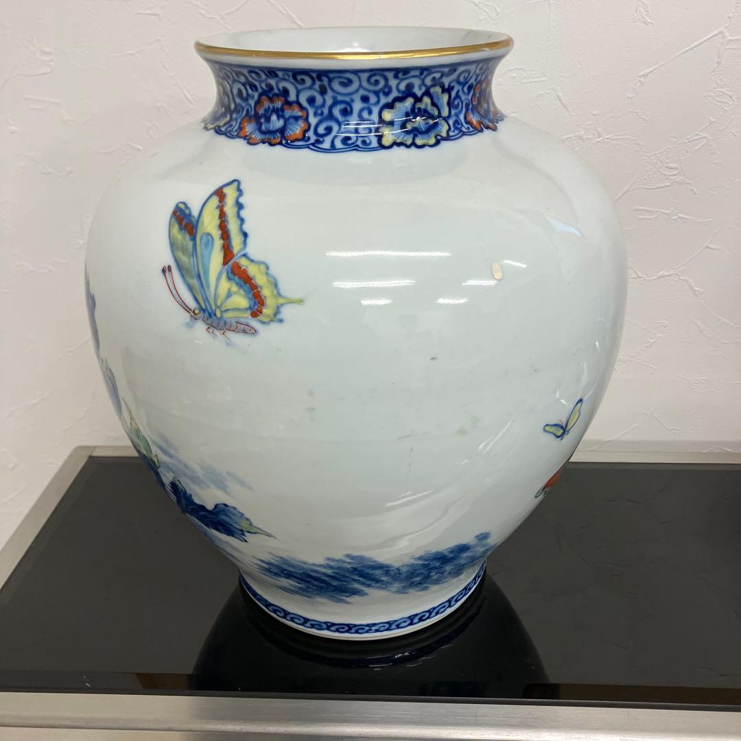 花と蝶の手描き陶器花瓶