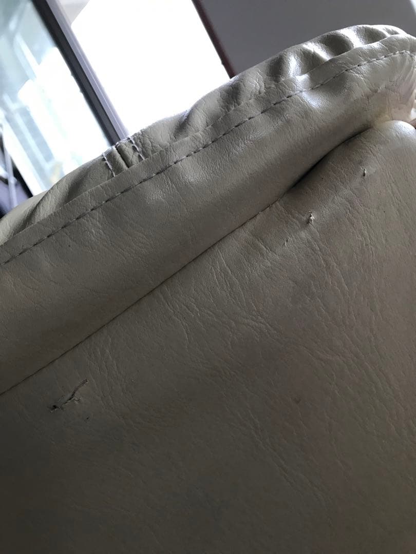  　１脚ニトリ食卓椅子レザー 回転式アームチェア