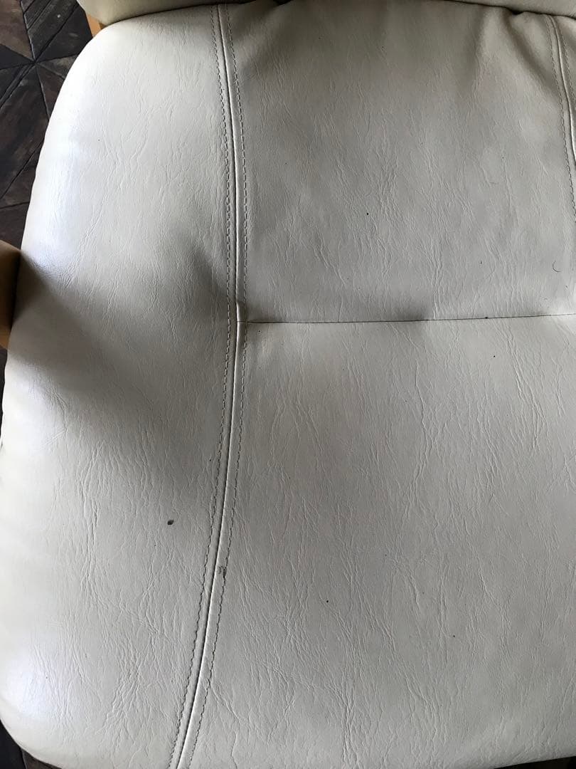  　１脚ニトリ食卓椅子レザー 回転式アームチェア