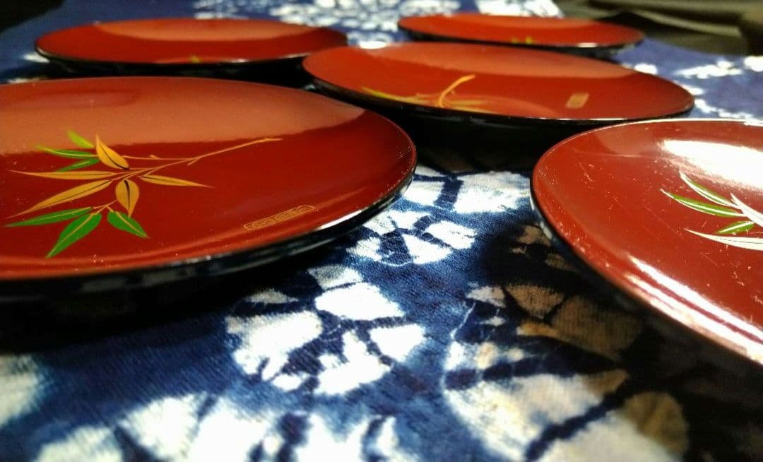 ♣【希少な】超レア５０年前のヴィンテージ品♦【金彩】紅赤笹絵柄 ♦５平皿