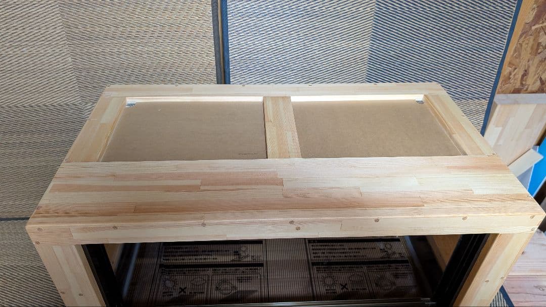 ✌︎('ω'✌︎ )ケージ　アルミサッシ仕様。赤松集成材１８ミリ蜜蝋オイル