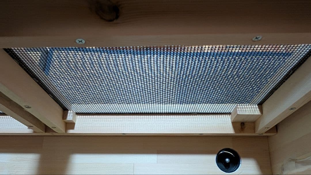 ✌︎('ω'✌︎ )ケージ　アルミサッシ仕様。赤松集成材１８ミリ蜜蝋オイル