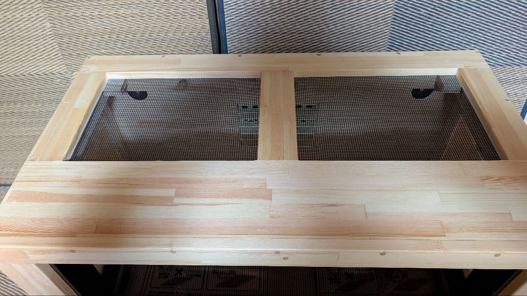 ✌︎('ω'✌︎ )ケージ　アルミサッシ仕様。赤松集成材１８ミリ蜜蝋オイル