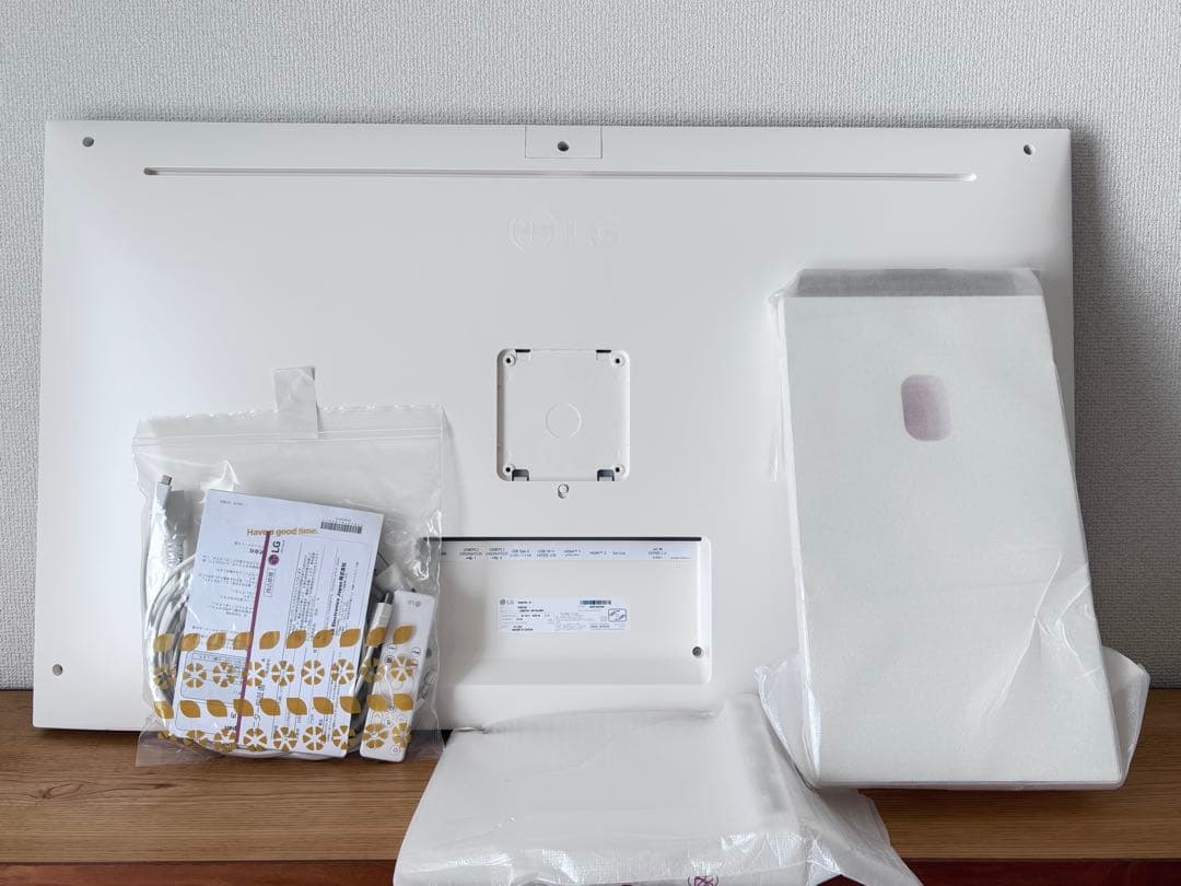 極美品2024年製 LG 43SQ700S-W 42.5型 4Kスマートモニター