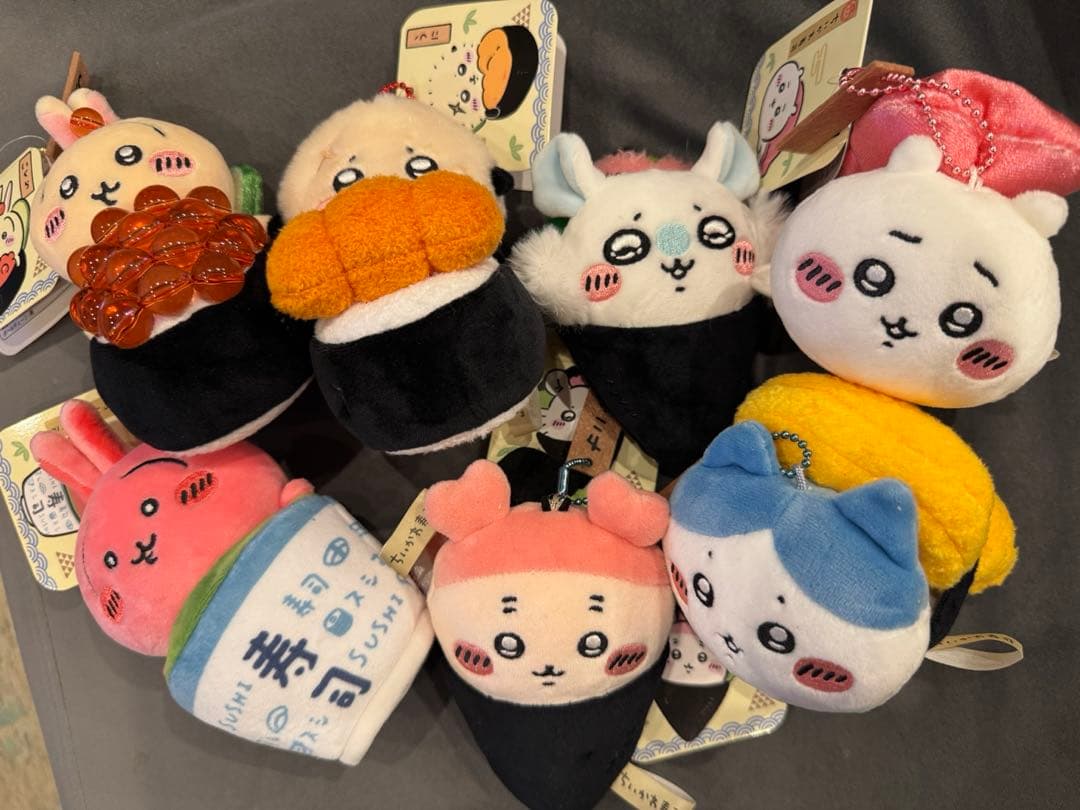 ちいかわ寿司　マスコットまとめ売り　ちいかわハチワレウサギラッコモモンガ古本屋
