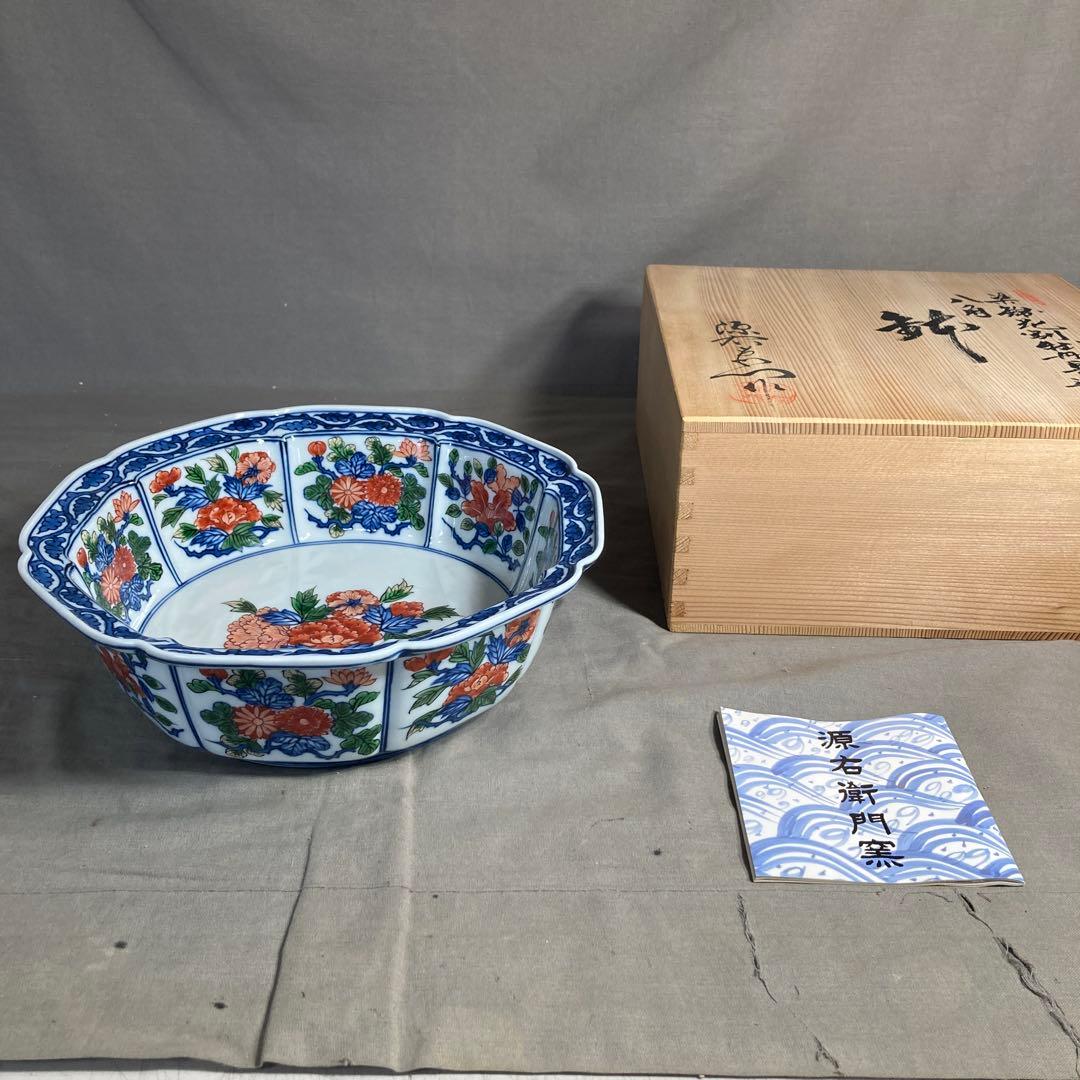 【源右衛門】古伊万里の伝統　日本の名窯　舘林源右衛門作　花割牡丹見込文　八角鉢
