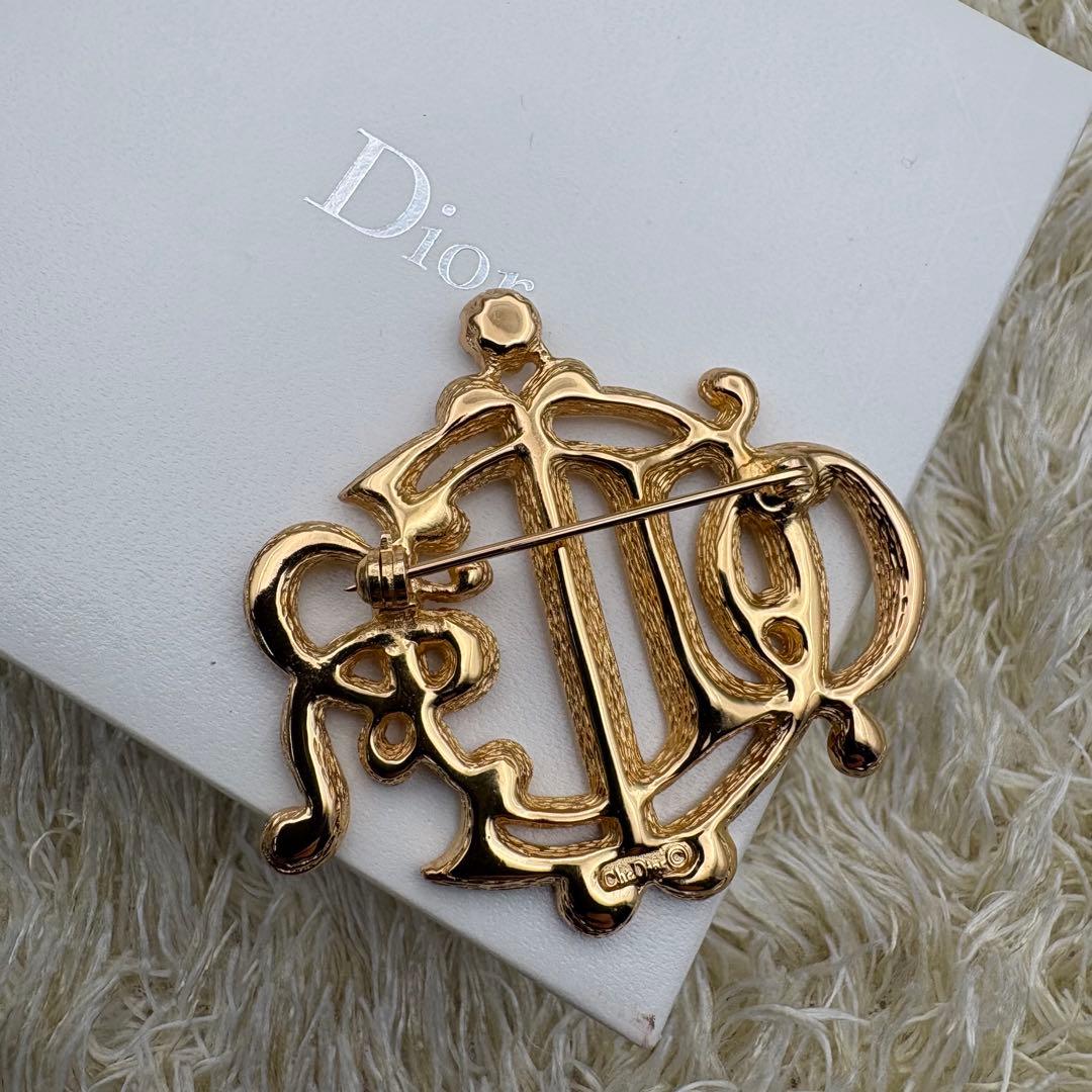 Dior ゴールド ブローチ エンブレムロゴ