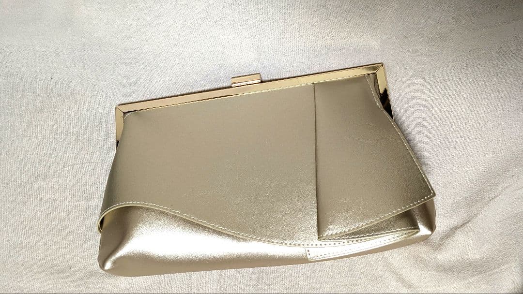 【AIMER（エメ）】ゴールド フレアタッククラッチバッグ