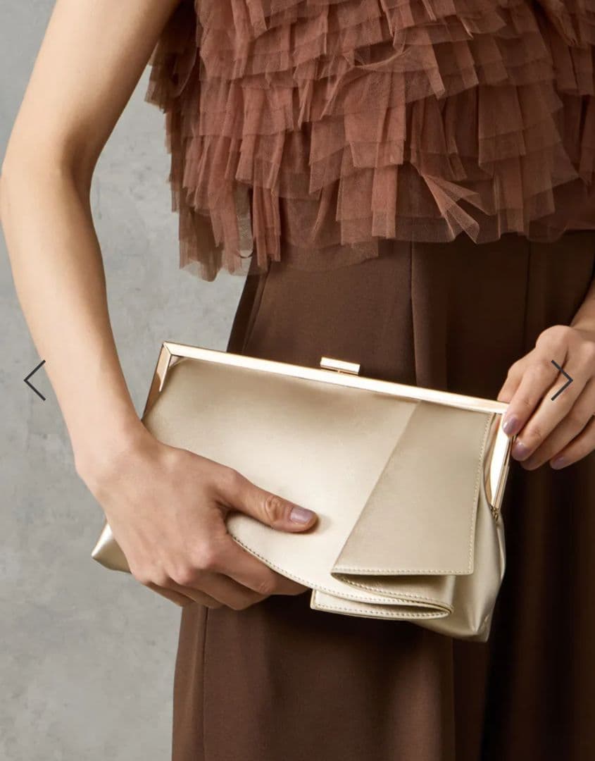 【AIMER（エメ）】ゴールド フレアタッククラッチバッグ