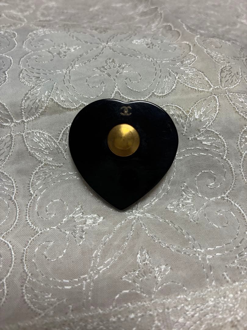 ハート型クリスタルブローチ　CHANEL シャネル